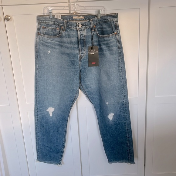 LEVI'S Premium Jeans Women WEDGIE Distressed Frayed Hem Straight Leg Size 34 NWT - Picture 4 of 8